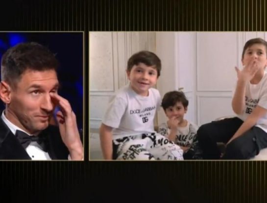 Lionel Messi ganó el séptimo Balón de Oro y rompió en llanto por un mensaje de sus hijos