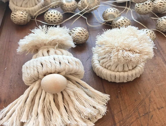Video Deco DIY: cómo hacer muñequitos navideños para decorar tu casa