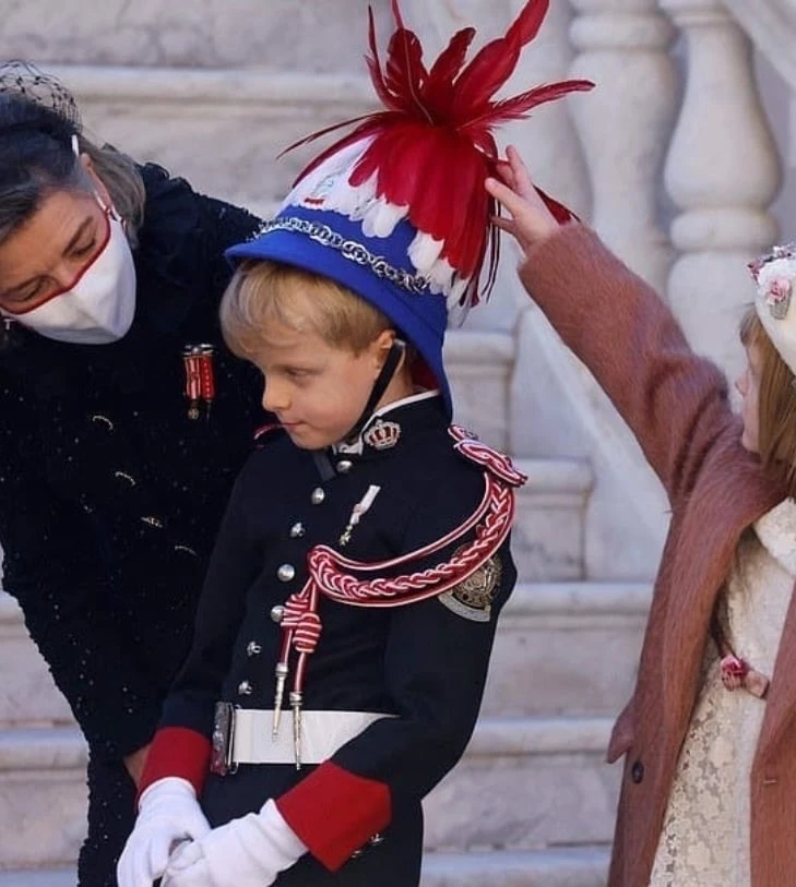 Carolina de Mónaco conversa con Jaques el hijo de Charlene