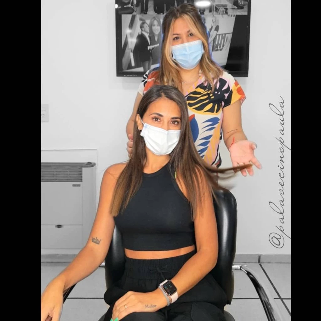 Antonela Roccuzzo con su peluquera de Rosario