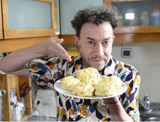 #LaRecetaFamosa: Aníbal Pachano cocina unos riquísimos scones salados