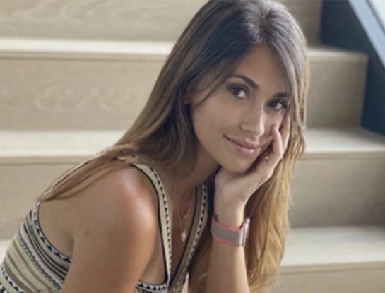 Como una princesa: Antonela Roccuzzo mostró cómo fue la prueba del vestido de Dior que lució en la entrega del Balón de Oro