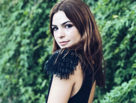 Agustina Cherri y su look canchero e inspirador para un casamiento de día