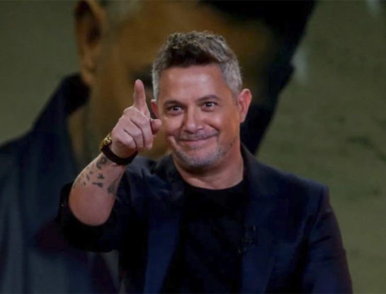 La emoción de Alejandro Sanz al cantar uno de sus clásicos en La Voz España