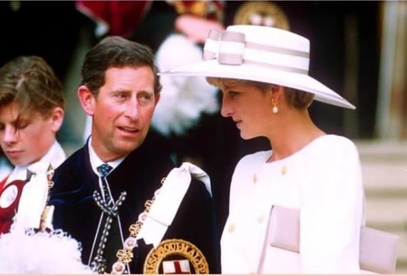 DIana y Carlos en un acto oficial