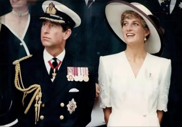 Diana y Carlos en acto 