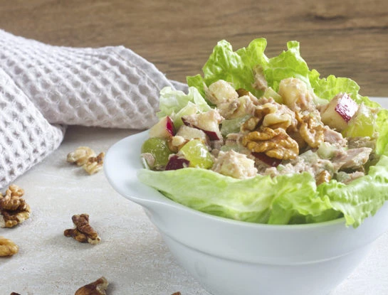 Waldorf y otras ensaladas frescas para Navidad: las mejores opciones para llevar a la mesa en una Nochebuena calurosa
