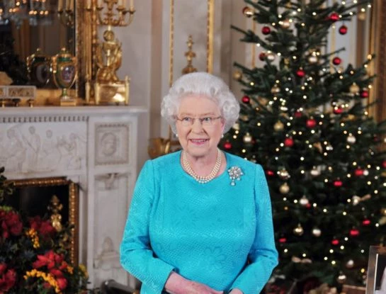 Enterate cuál es el regalo que la reina Isabel le hace a sus 1500 empleados cada año: sólo cuesta 10 dólares