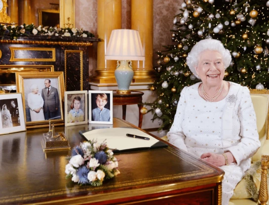 La reina Isabel canceló la clásica cena navideña por el aumento de casos de covid que hay hoy en el Reino Unido