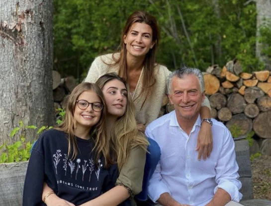 La Navidad de Juliana Awada en la Patagonia y su casual look de Nochebuena
