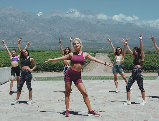 Julieta Puente te invita a hacer una rutina de su Cardio de la Felicidad para entrenar con pura energía
