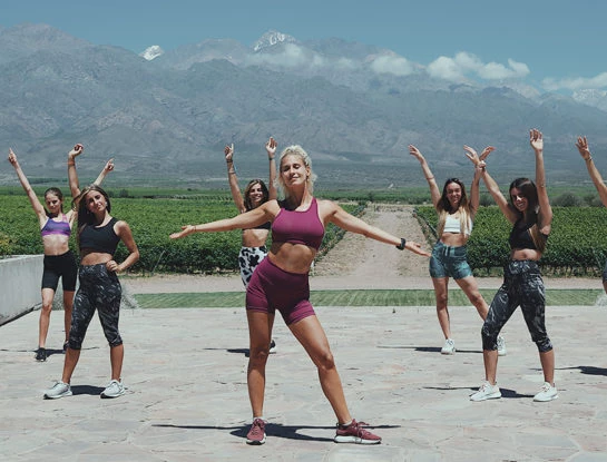 Julieta Puente te invita a hacer una rutina de su Cardio de la Felicidad para entrenar con pura energía