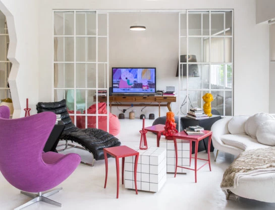 Video deco: un departamento con aires vintage y espíritu pop