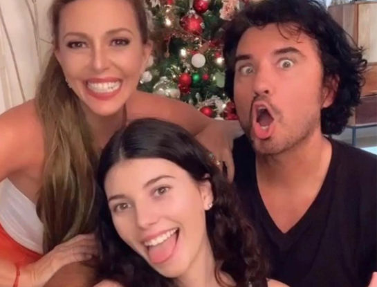 ¡Exclusivo! Mónica Ayos nos mostró cómo armó su árbol de Navidad en su casa de Miami