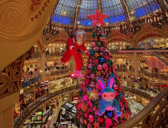 Imperdible: el árbol de Navidad de París y las mejores postales de su decoración navideña