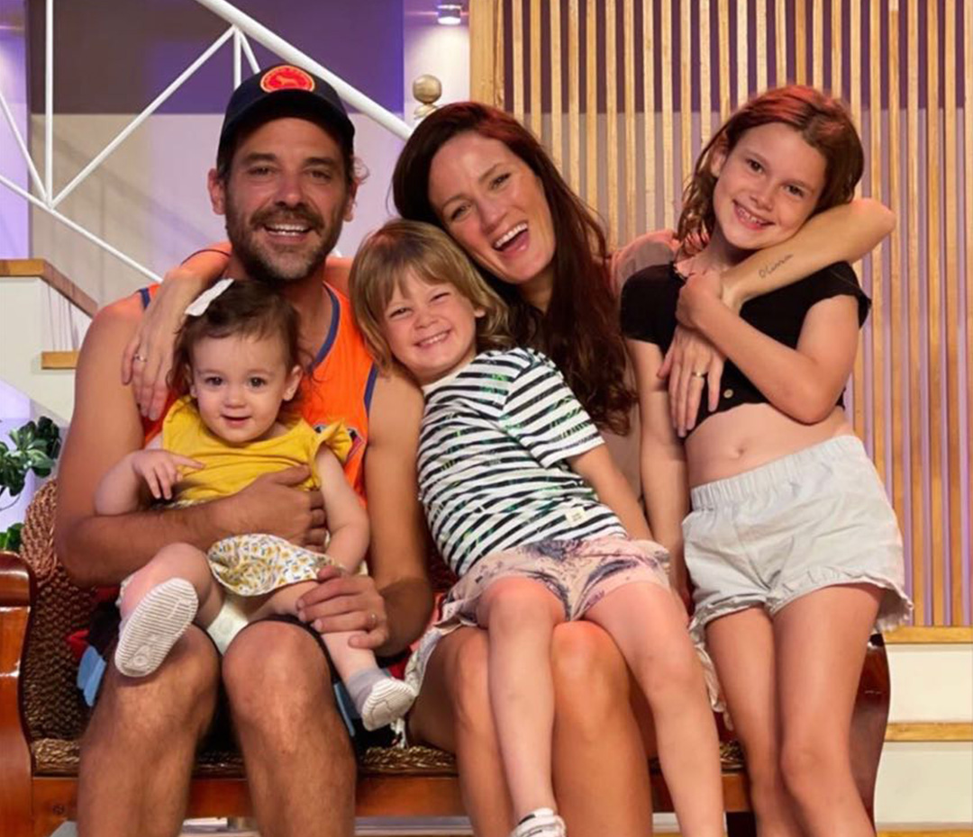 Así son las divertidas tardes de pileta de Paula Chaves y Pedro Alfonso con  sus hijos en Villa Carlos Paz – Revista Para Ti