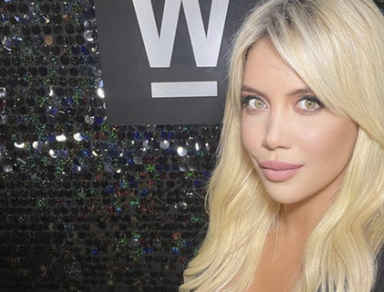 ¡Hay video! Wanda Nara congregó a una multitud en la inauguración de su local de cosméticos: "Esto es una emoción muy grande... Estoy muy feliz"