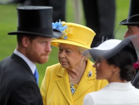 Los motivos por los que el príncipe Harry podría compartir la Navidad con su abuela, la reina Isabel II