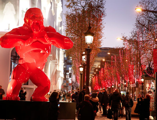 Una exposición de esculturas gigantes conquista las calles de Paris