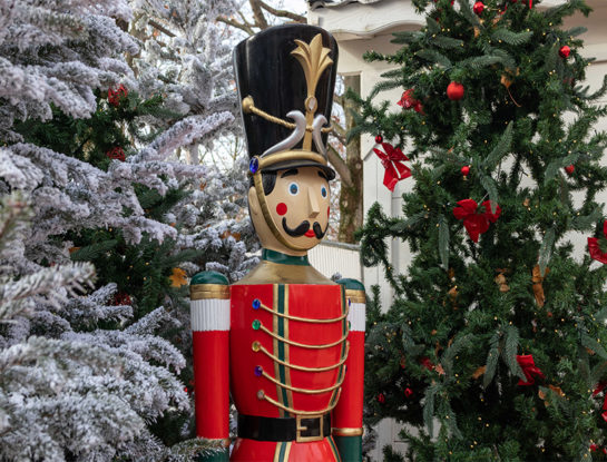 Las Fiestas llegaron al mercado navideño "Jardín de las Tullerías" en París, con una decoración tradicional