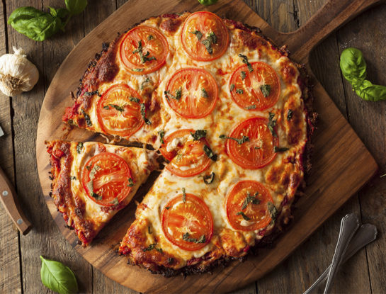 La mejor receta de pizza sin harina (súper sabrosa)