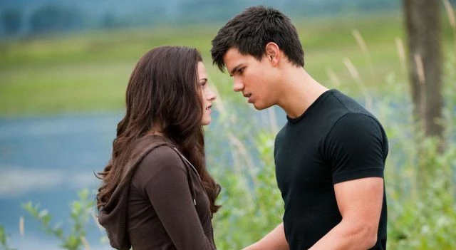 Kristen Stewart y Taylor Lautner en Crepúsculo