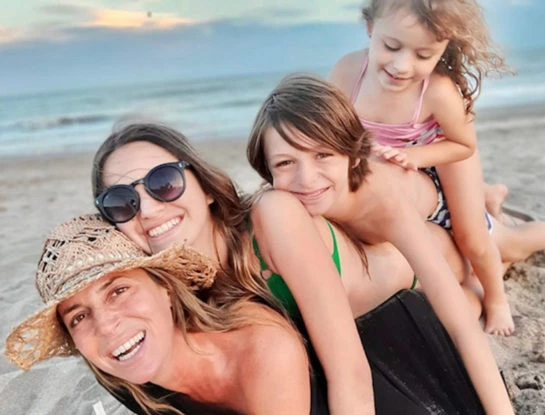 Las fotos de las divertidas vacaciones familiares de Sandra Borghi en Pinamar