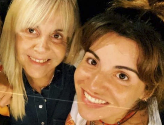 El sincericidio de Giannina Maradona en una carta dirigida a Claudia Villafañe: "la más "rebelde" de tus hijas... la que no siguió con ningún mandato y se mandó cualquiera"