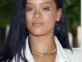Rihanna delineado en blanco