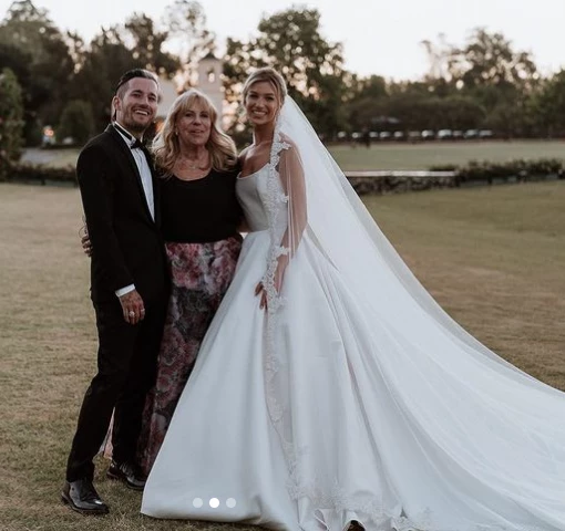 Stefi Roitman, Ricky Montaner y la abuela en el casamiento