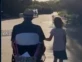 Esteban Bullrich en silla de ruedas, paseando con Paz, su hija.