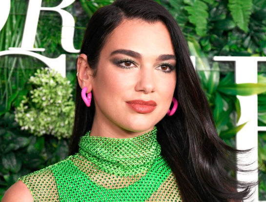 Dua Lipa deslumbró con una silueta muy sensual a todo color