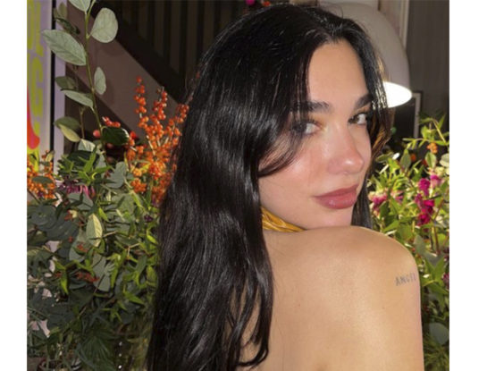 Dua Lipa se suma a la k-beauty para mantener radiante su piel