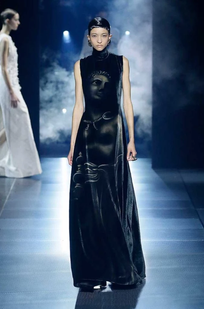 Fendi Alta Costura primavera verano 2022. 