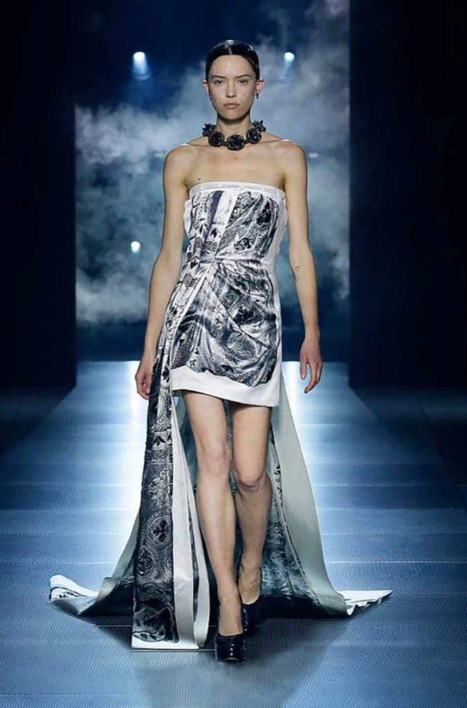 Fendi Alta Costura primavera verano 2022. 
