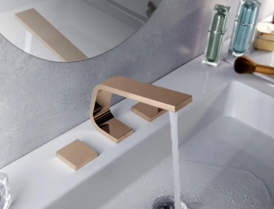 Tendencia deco 2022: las griferías toman color y se convierten en las protagonistas de baños y cocinas