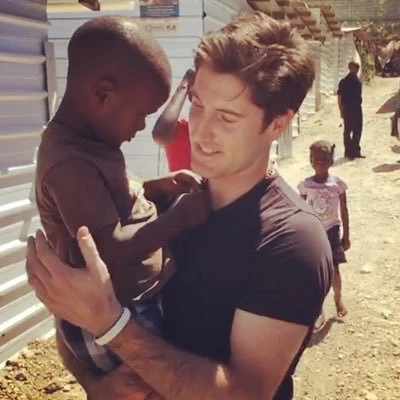 Mayor en una de sus misiones con refugiados.