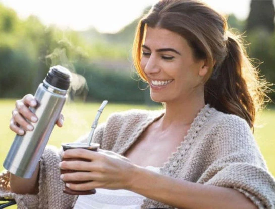 Juliana Awada retomó su clásica rutina de domingos en casa: huerta, gallinas y desayuno al aire libre