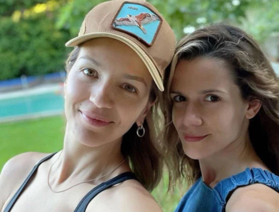 Así fue la divertida tarde de pileta de Marcela Kloosterboer y Violeta Urtizberea con sus hijos