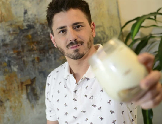 #LaRecetaFamosa: Pampito Parelló Aciar nos enseña a hacer un postre de vainillas, limón y crema chantilly en vasitos