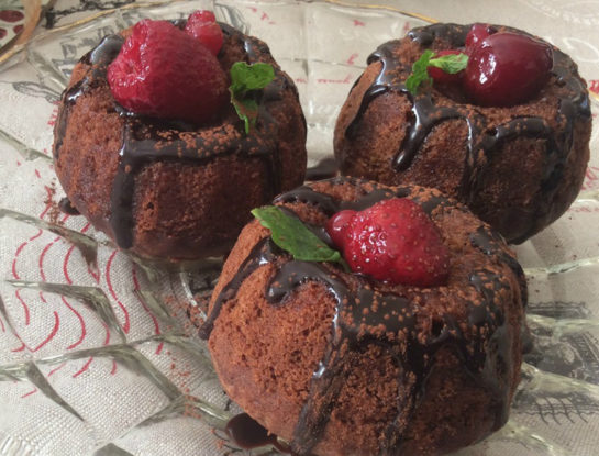 Receta light de savarín de frutas y chocolate del Dr. Cormillot