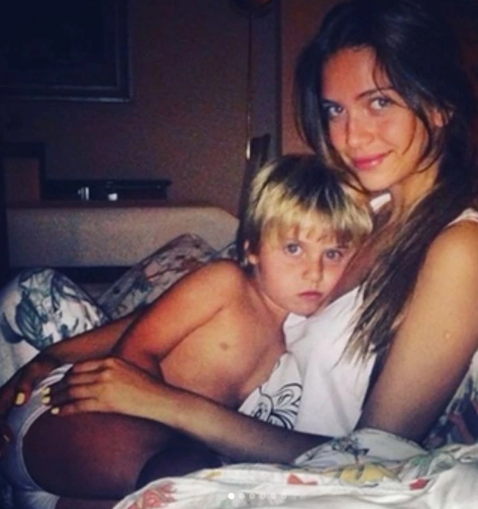 Zaira Nara con VAlentino-foto retro