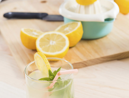 La receta (fácil y deliciosa) de limonada refrescante más tips para mantenerte hidratada