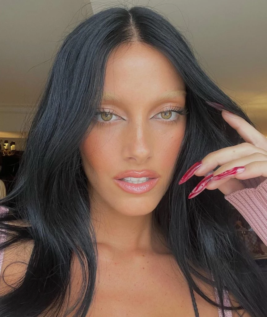 Oriana Sabatini y nueva manicura