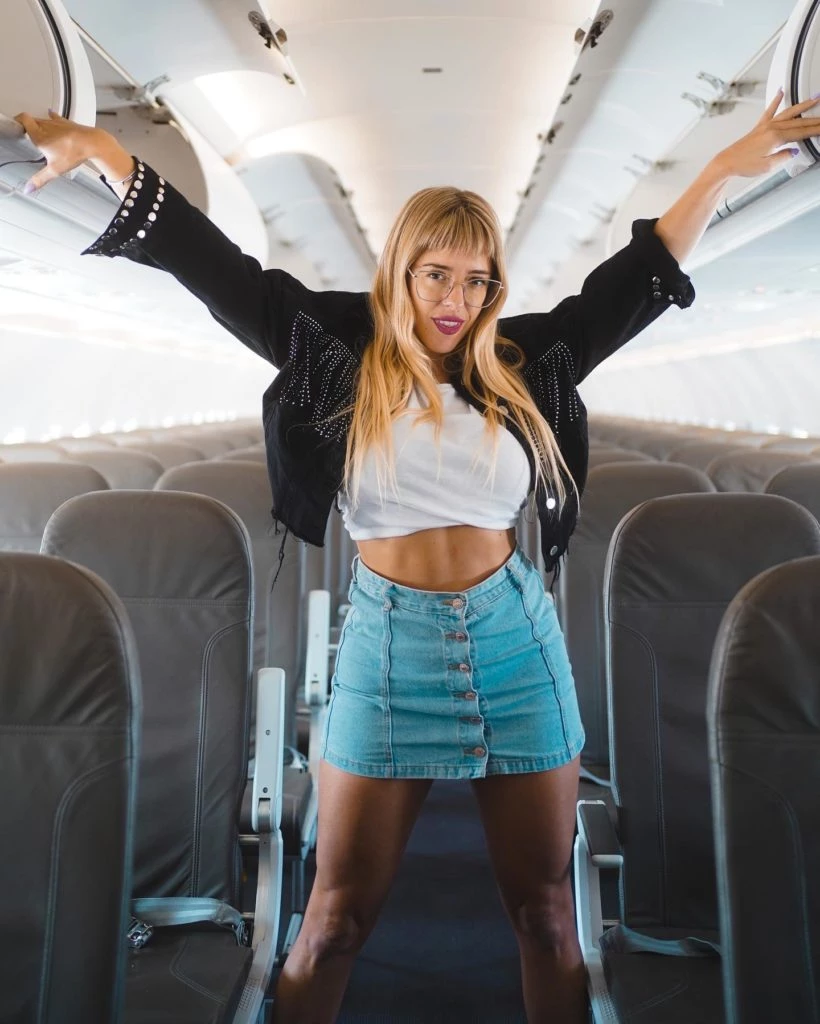 Nati Jota en un avión. FOTO IG
