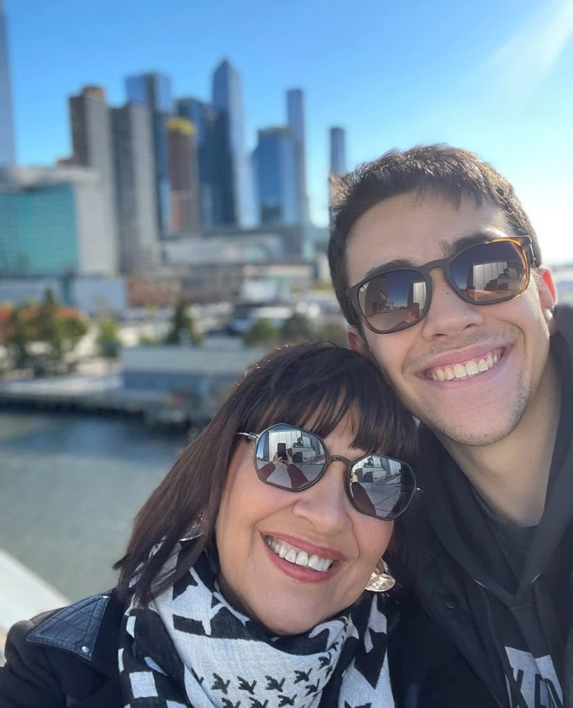 Elizabeth La Negra Vernaci y su hijo Vicente Bonavetti