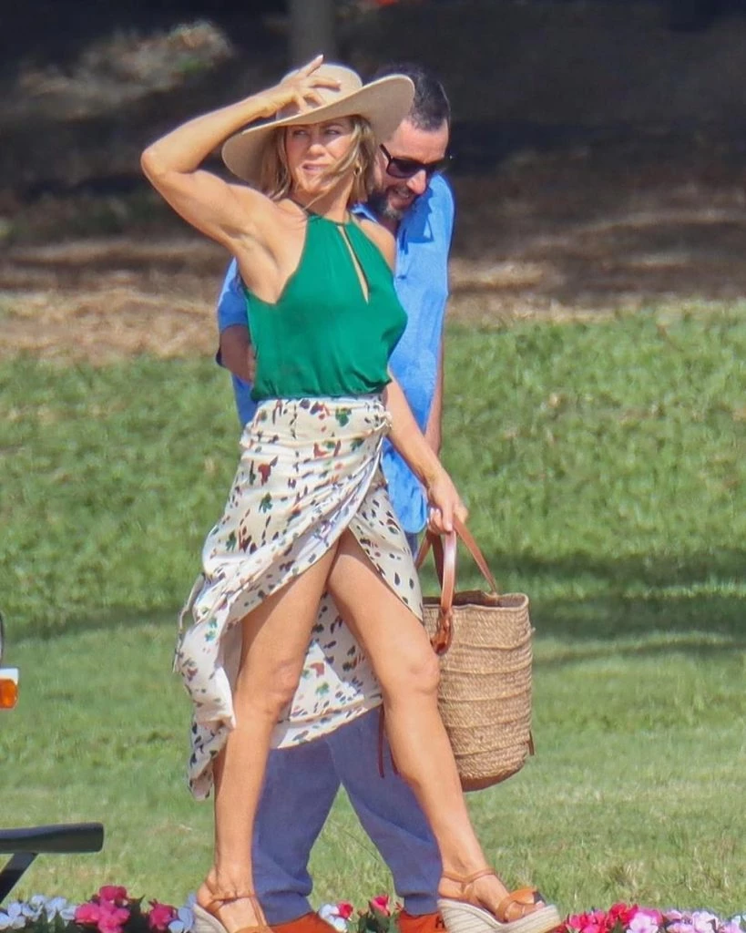 Jennifer Aniston y Adam Sandler filmando en Hawaii