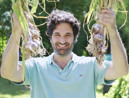 #ManualDeJardinería: los primeros pasos de Gabriel, el 'huertuber' argentino con más de 1 millón de seguidores