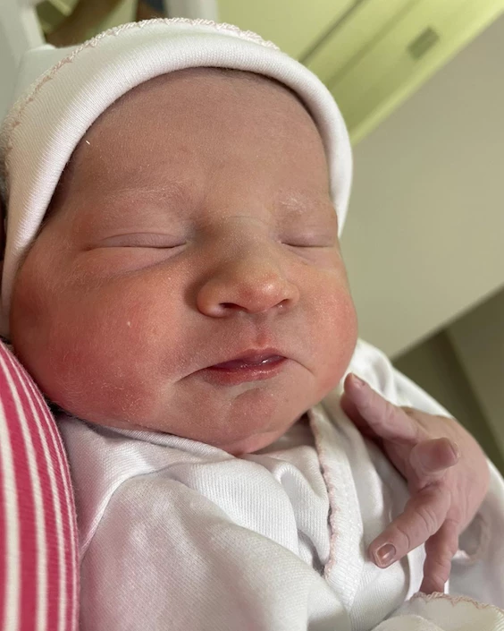 Alma Pennisi recién nacida