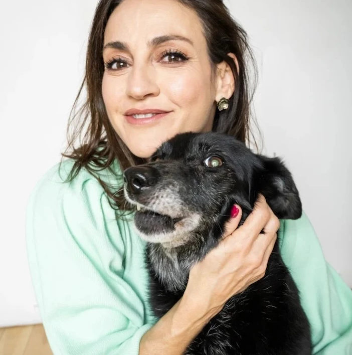 Eleonora Wexler triste por la muerte de su perrita